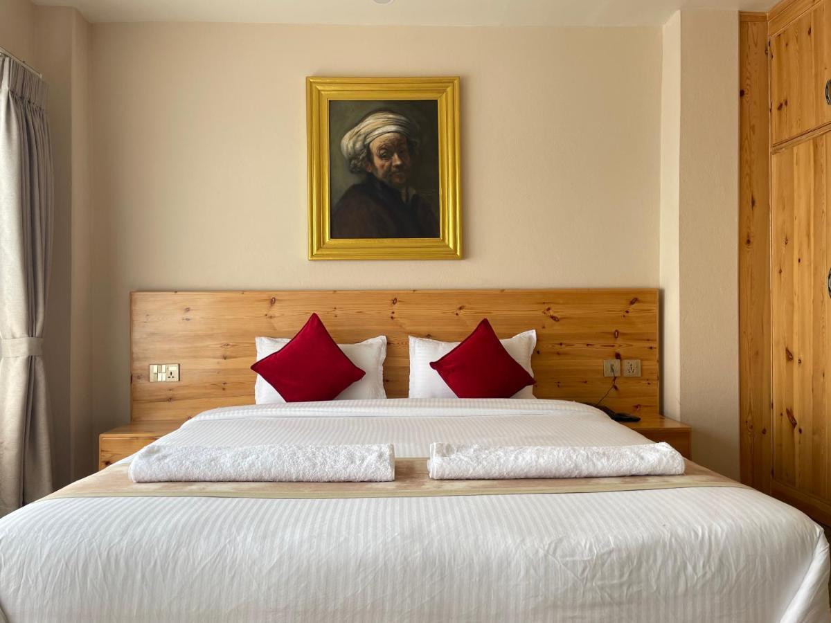 Hotel Pokharaeye Eksteriør bilde